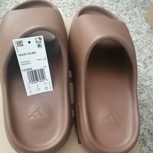 Yeezy Slides Flax Size 9